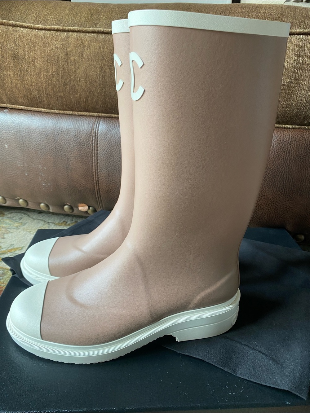 NEW CHANEL Blush Pink and Cream Tall Logo Rain Boots 2025 Collection Size 38 - Picture 3 of 9